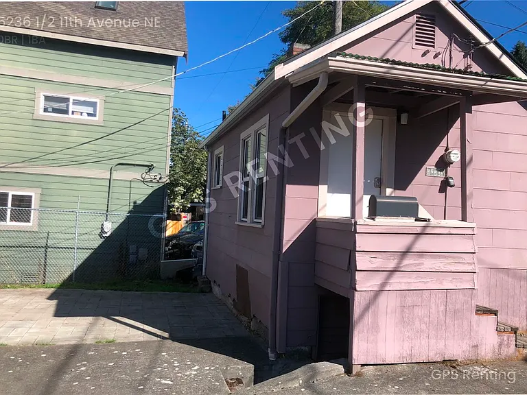 5236 1/2 11th Ave NE — Photo 3