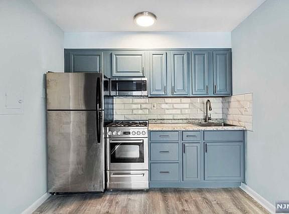 5th image of 2180 Center Ave APT 6E