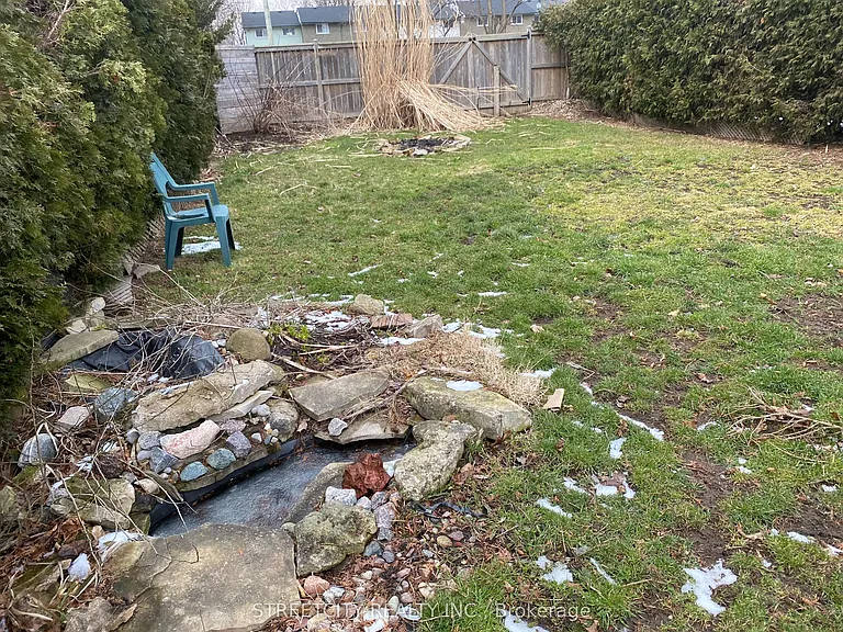 238 Burnside Dr — Photo 3