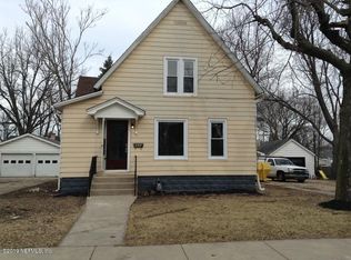 825 Pleasant St, Dekalb, IL 60115