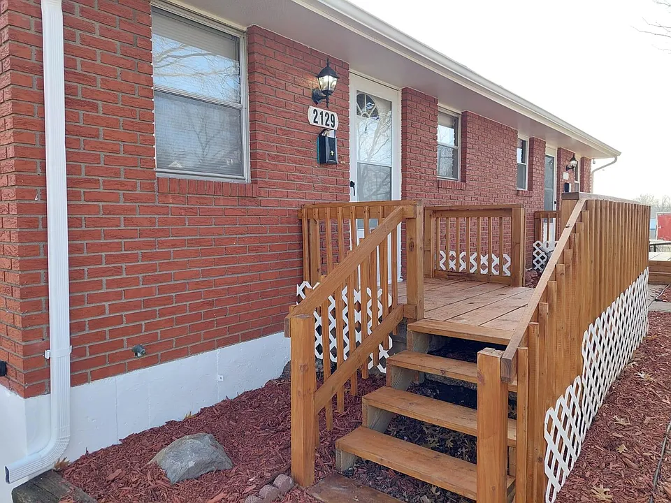Beautiful front deck. Newly stained.