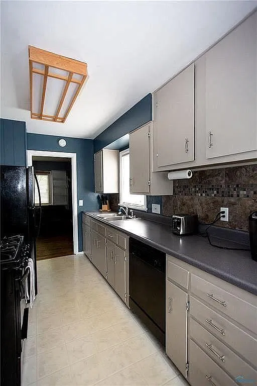 1615 Lawnview Ave — Photo 2