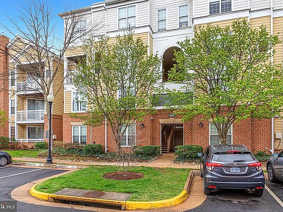 3rd image of 2201 Westcourt Ln APT 303