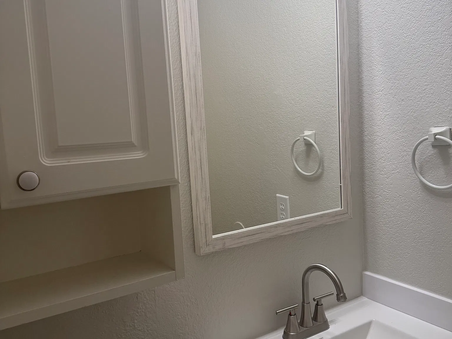 3 bed, 984 sqft, $1,975 — Photo 3