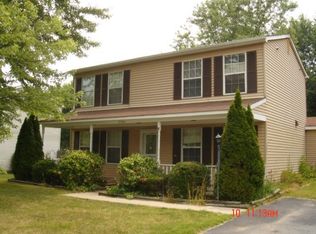5596 Saint Charles Dr, Woodbridge, VA 22193