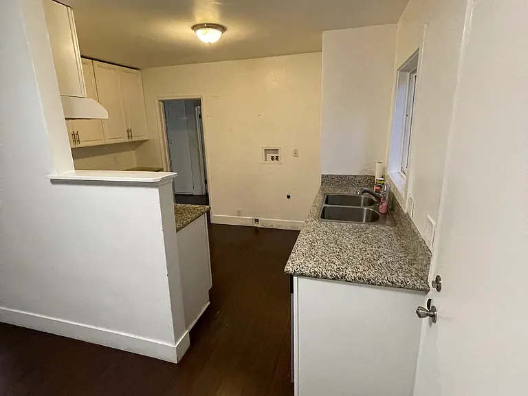 1117 E Fairview Blvd — Photo 13