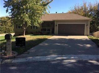 10826 Rowland Ct, Kansas City, KS 66112
