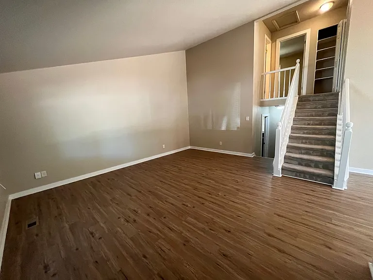 412 Albion Way — Photo 3