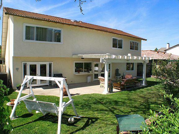 Spacious Private Backyard