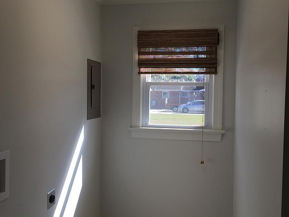 Utility Room (Washer/Dryer hookup)