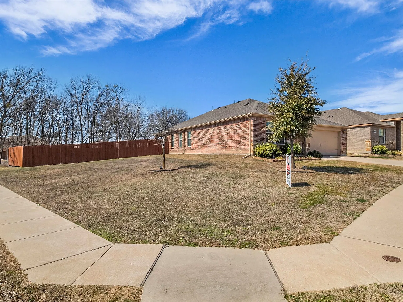 4 bed, 2.0 bath, 1892 sqft, $2,300 — Photo 3