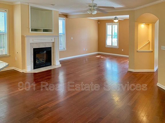 3rd image of 1302 Island Pl E