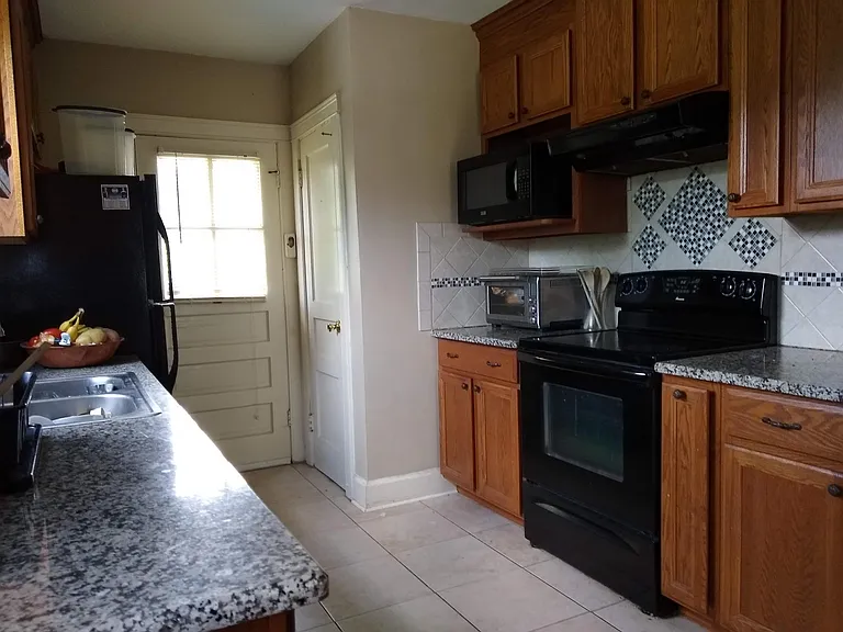 kitchen, fridge with icemaker
