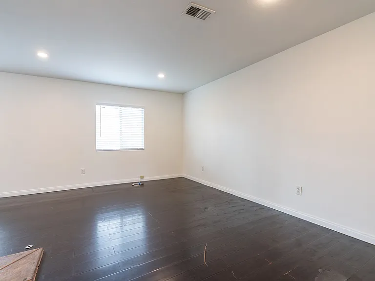 2540 Hudspeth St — Photo 9