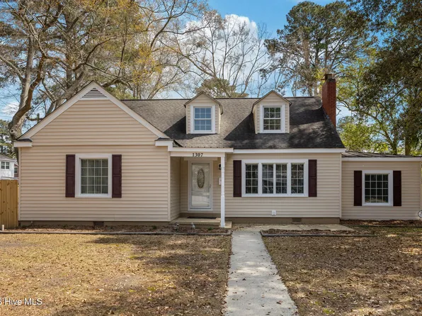1307 N Respess Street, Washington, NC 27889