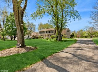 237 Valley Rd, Cary, IL 60013