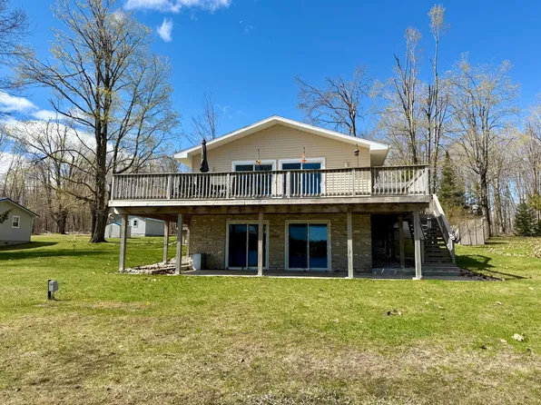 4616 Hiawatha Dr, Cheboygan, MI 49721