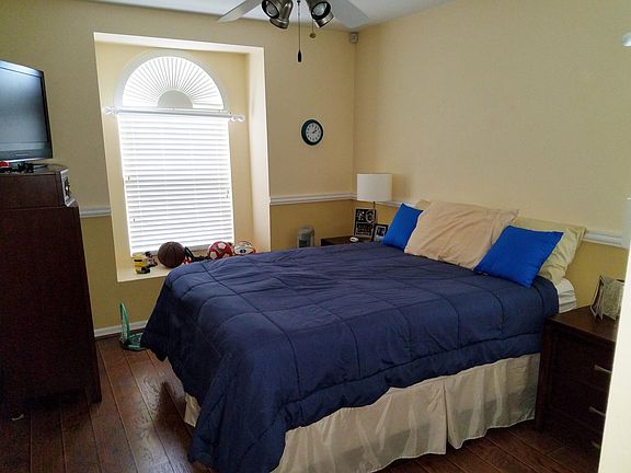 4th image of 9848 Laurel Ledge Dr