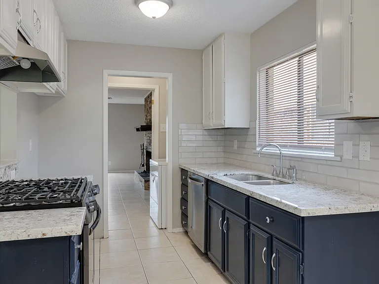 104 Plaza Village Dr — Photo 4
