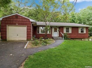 77 Sheppard Ln, Smithtown, NY 11787