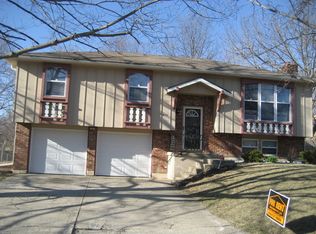 308 NE Colonial Ct, Lees Summit, MO 64064
