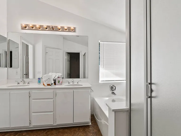 14033 Yorktown Ct — Photo 15