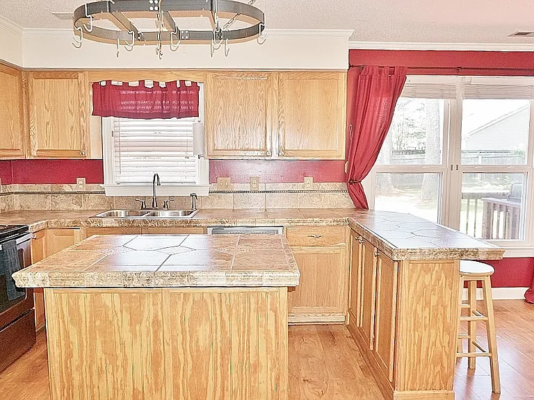 408 Hampshire Pl — Photo 22