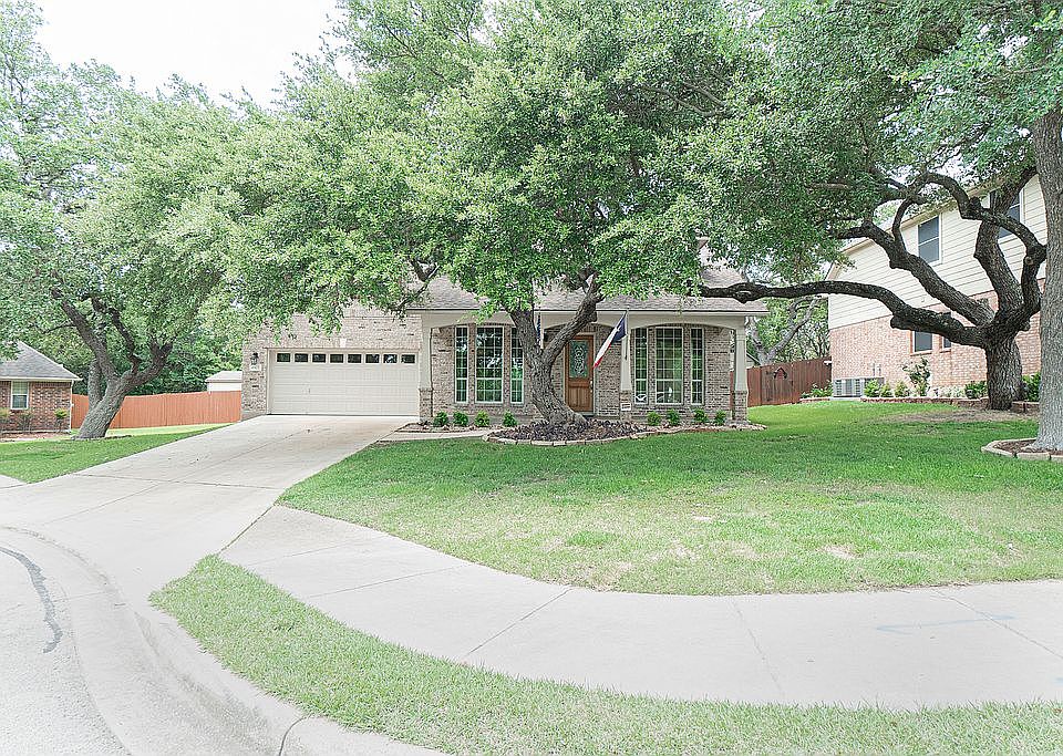 1st image of 2405 Melville Ln