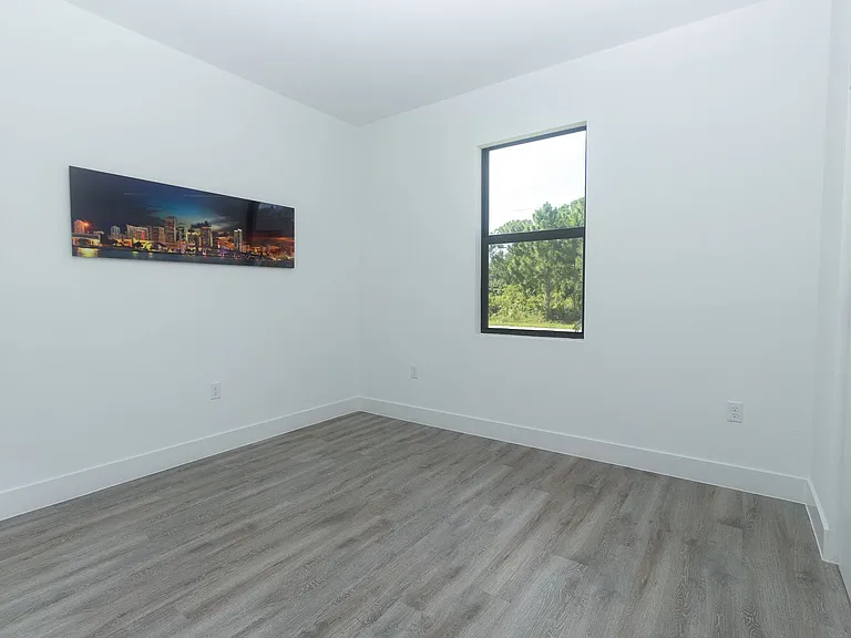1121 Deauville St E — Photo 10