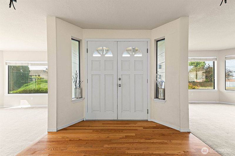 3rd image of 4101 Browns Point Boulevard NE