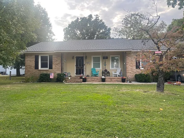 1208 Wentworth Pl, Fayetteville, NC 28304