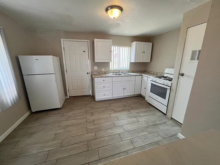 220 E Fort Lowell Rd #11 — Photo 2