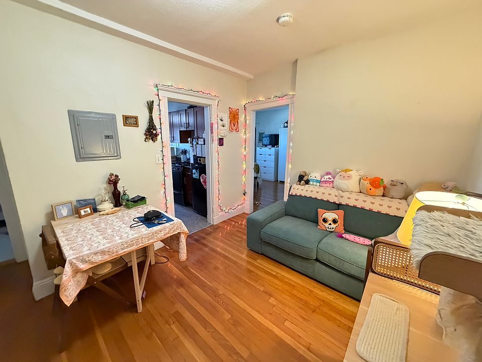 1st image of 132 Washington St #23