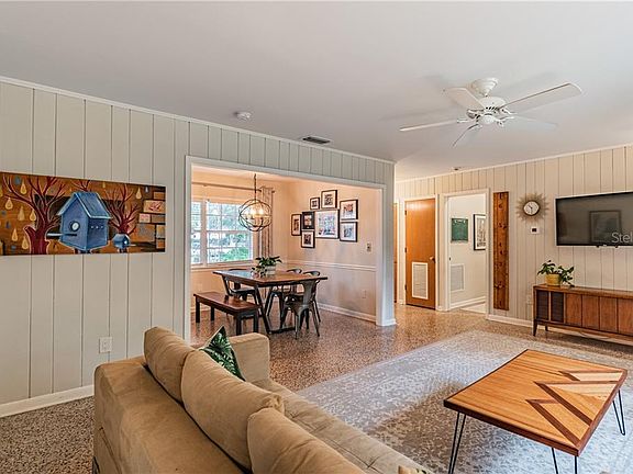 4th image of 340 Fern Cliff Ave