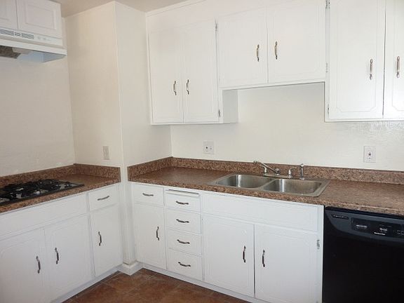 5th image of 3300 Waller Ave