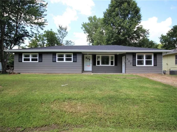 307 Ridge St, Sweet Springs, MO 65351
