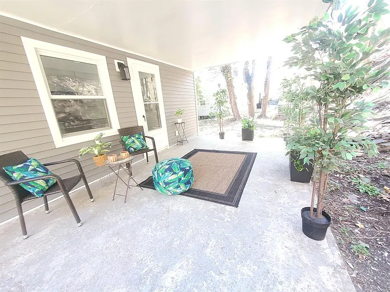 17 Woodlawn Ave — Photo 7