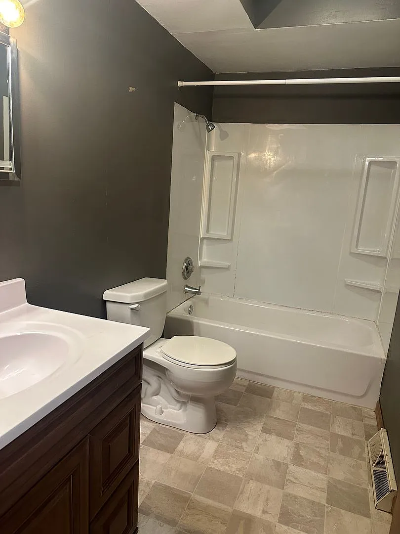 2110 Lexington — Photo 3