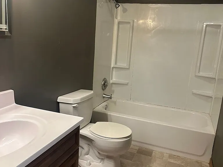 2110 Lexington Dr — Photo 3