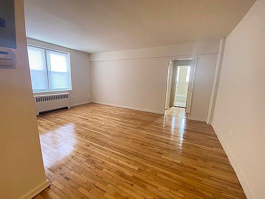 1st image of 14309 Barclay Ave APT 4C