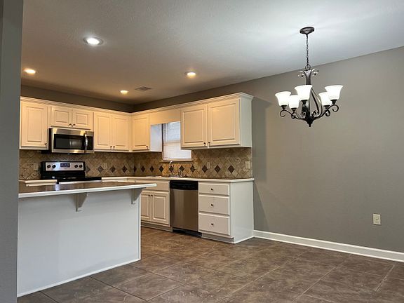 5th image of 9 Bishop Ln