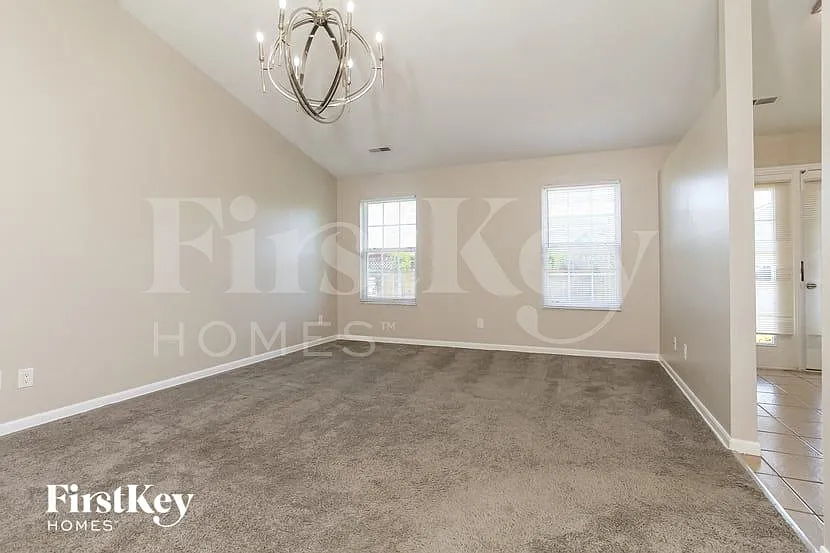 3 bed, 2.0 bath, 1243 sqft, $1,935 — Photo 3