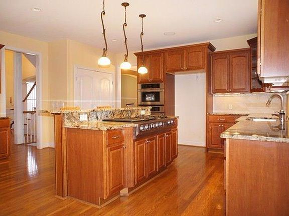 5th image of 142 Cedar Woods Dr