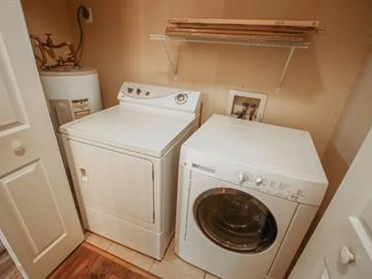 736 W Poplar St — Photo 11