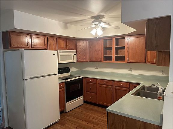 3rd image of 108 Village Ct S