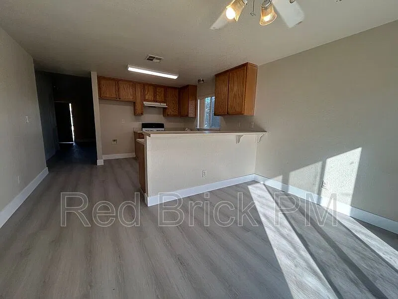 3 bed, 2.0 bath, 1250 sqft, $1,895 — Photo 3