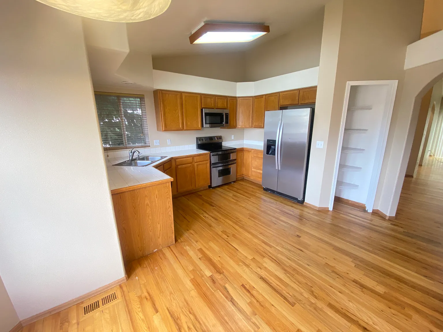 4 bed, 2630 sqft, $2,714 — Photo 4