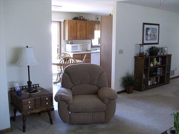 5th image of 135 N Hamilton Dr