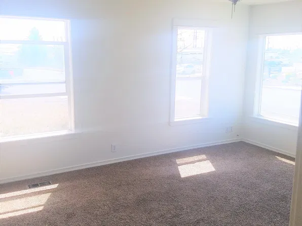352 SE Franklin St, Redmond, OR 97756