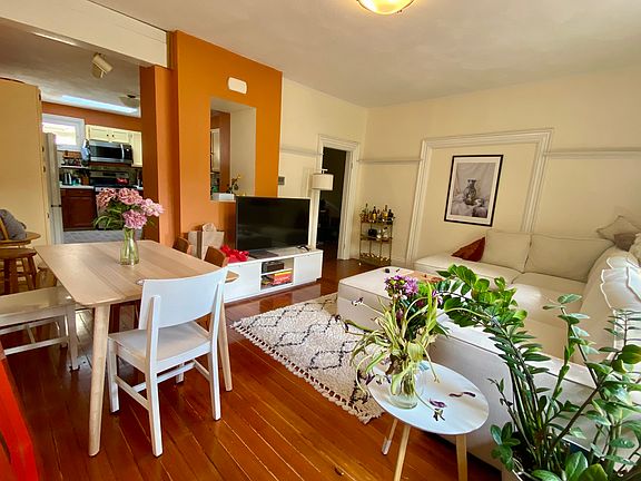 3rd image of 20 Langdon St #2